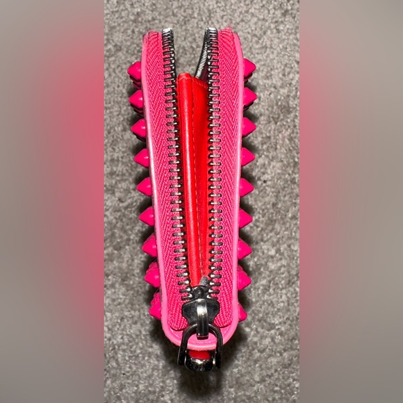 Christian Louboutin - Picture 3 of 5